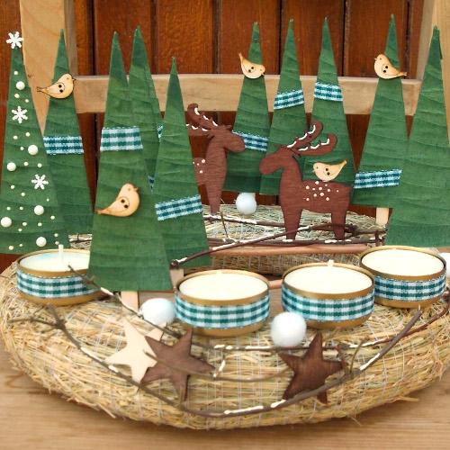 Winterdeko Weihnachten, Adventkranz modern, DIY Adventkranz mit Tannenbäumen und Tieren